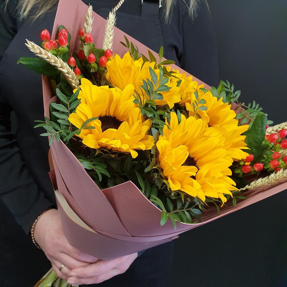Яркий букет с подсолнухами Яркий букет с подсолнухами