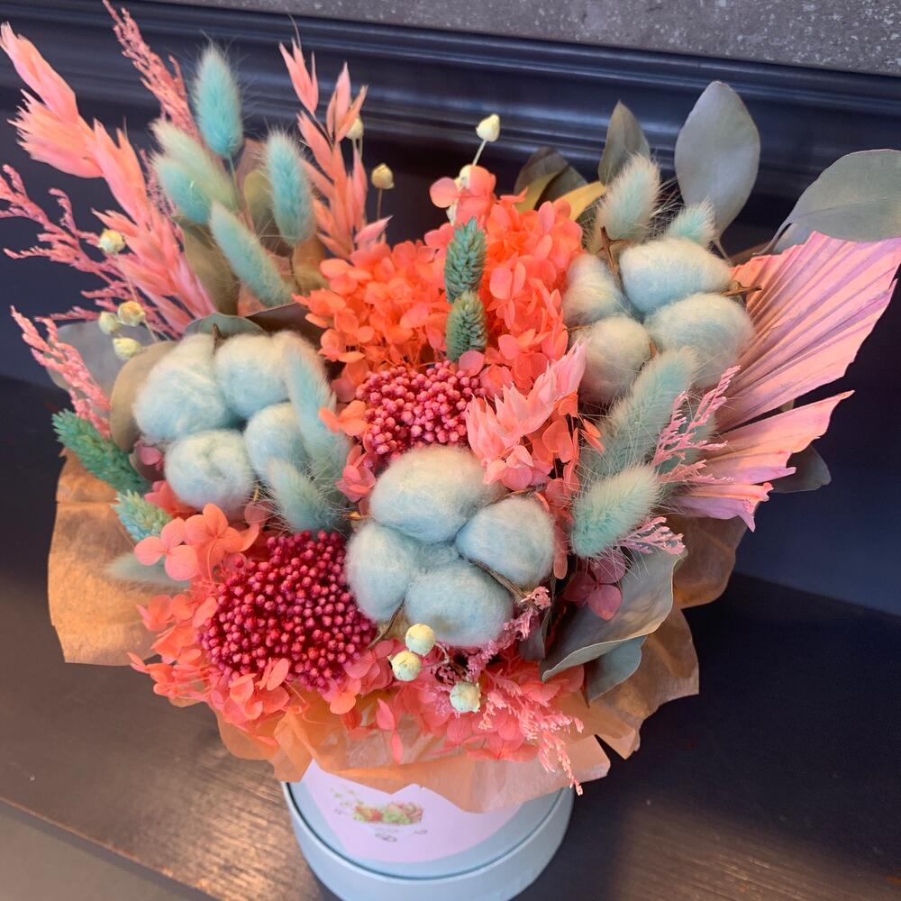 Сухоцветы в шляпной коробке Сухоцветы в шляпной коробке