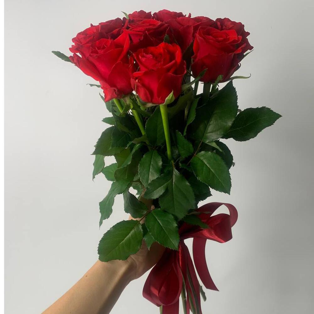 9 червоних троянд під стрічку